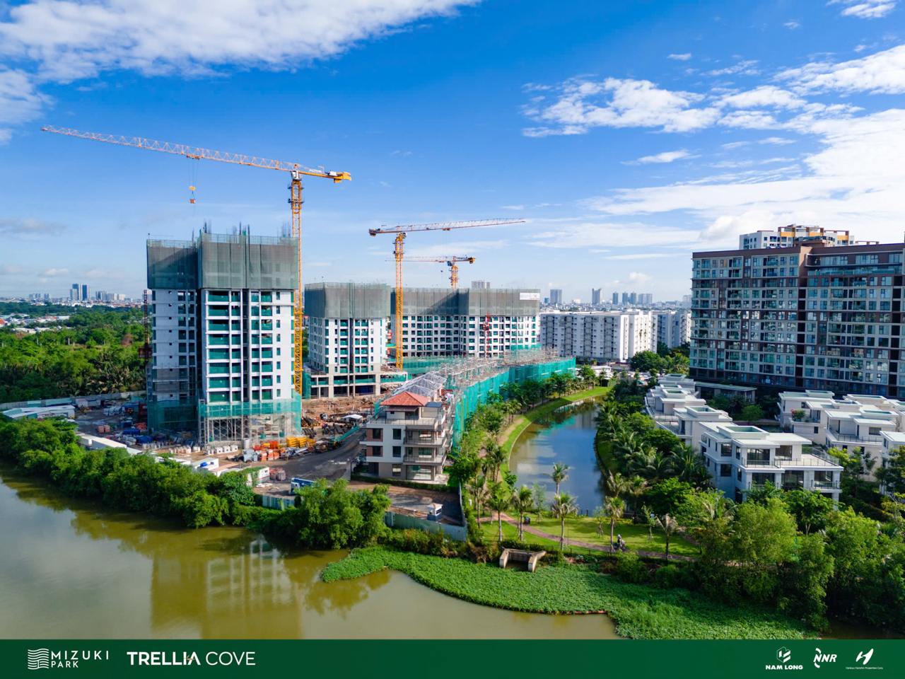 Tiến độ Mizuki Park tháng 7/2026, các tháp căn hộ Trellia Cove đang thi công phần thân bên kênh đào