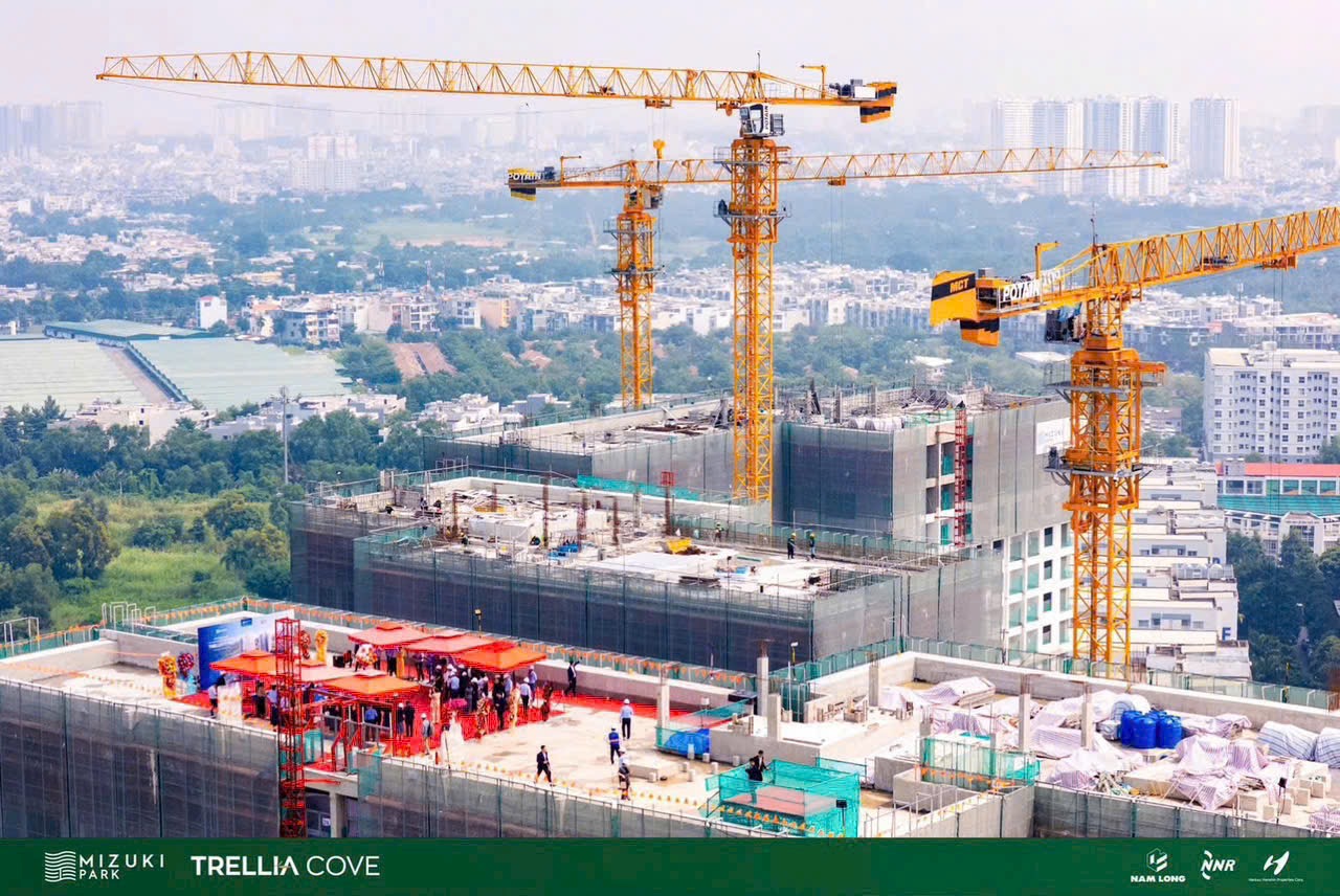 Lễ cất nóc 3 tòa tháp Trellia Cove với cần cẩu thi công tại Mizuki Park