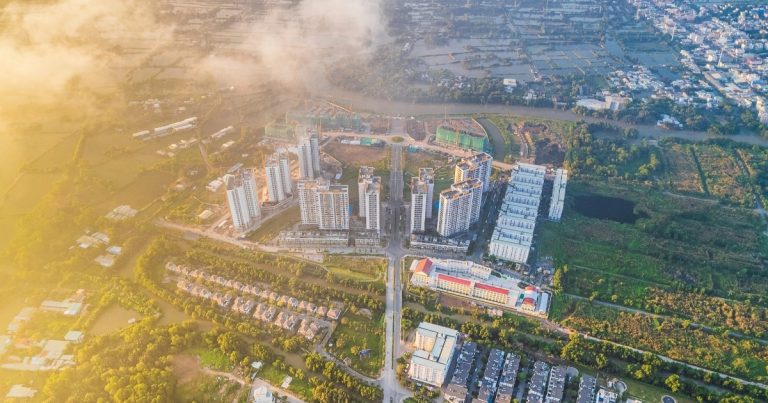 Toàn cảnh khu đô thị Mizuki Park nhìn từ trên cao với các tòa tháp và tuyến đường trung tâm